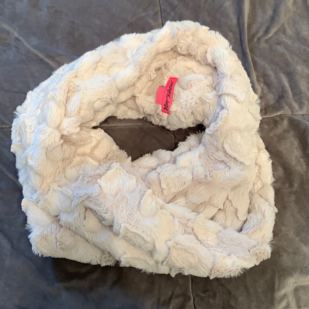 Betsy Johnson Heart Infinity Scarf